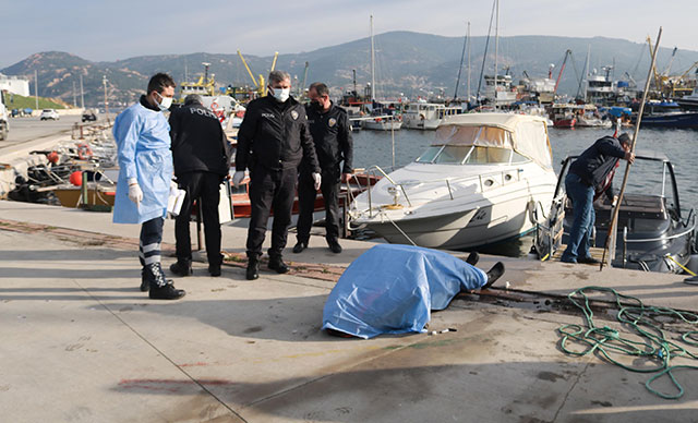 İzmir'de balıkçı barınağında erkek cesedi bulundu