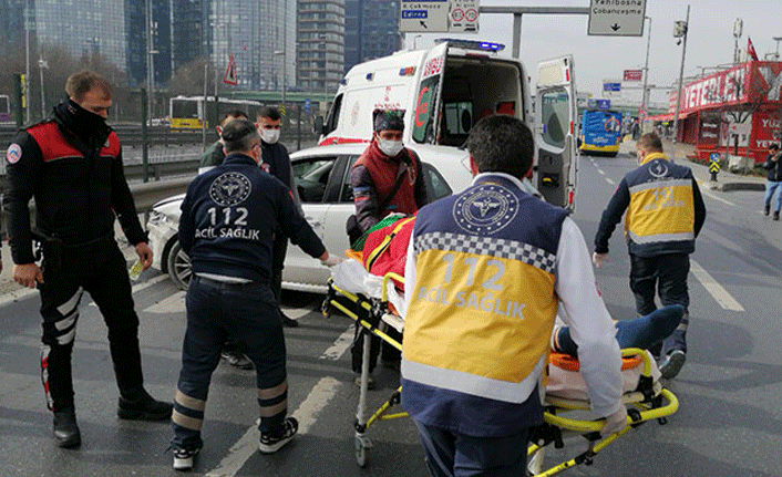 İstanbul'da epilepsi nöbeti geçiren sürücü bariyerlere çarptı