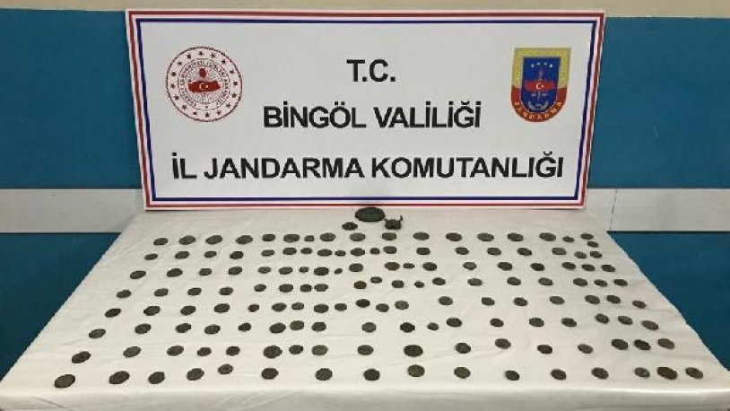 Bingöl'de yolcu otobüsünde 148 tarihi eser ele geçirildi