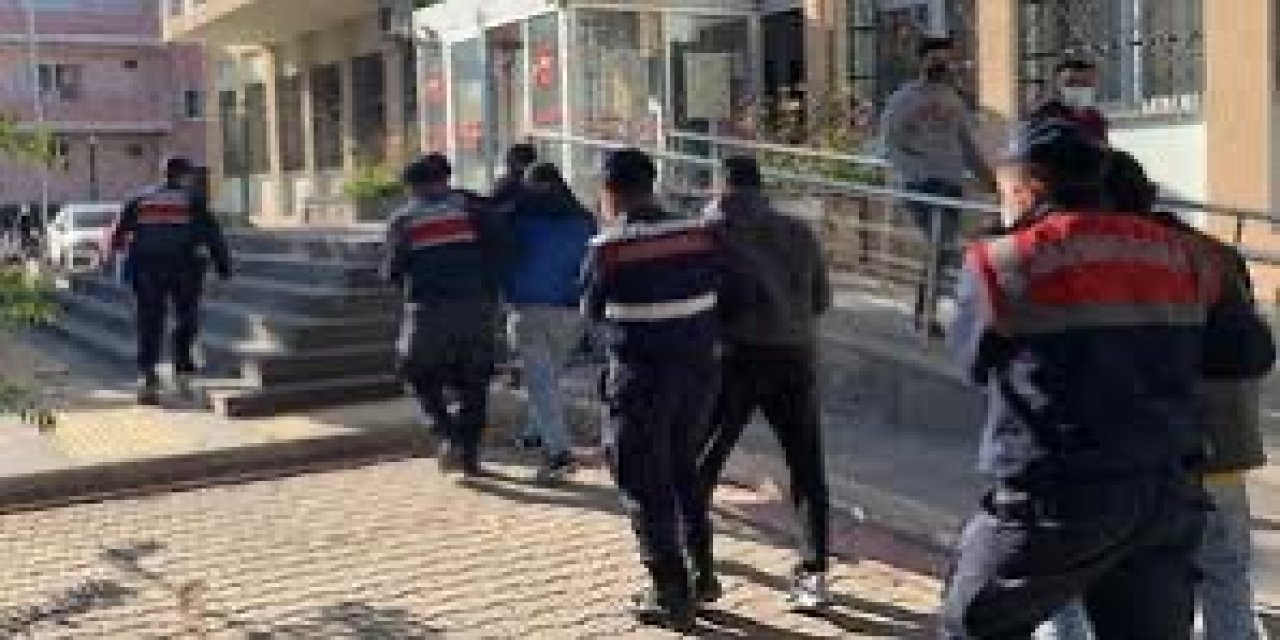 KAMERA GÖRÜNTÜLERİ ORTAYA ÇIKTI: Foça'da hırsızlık olaylarına  karışan 2 şüpheli yakalandı