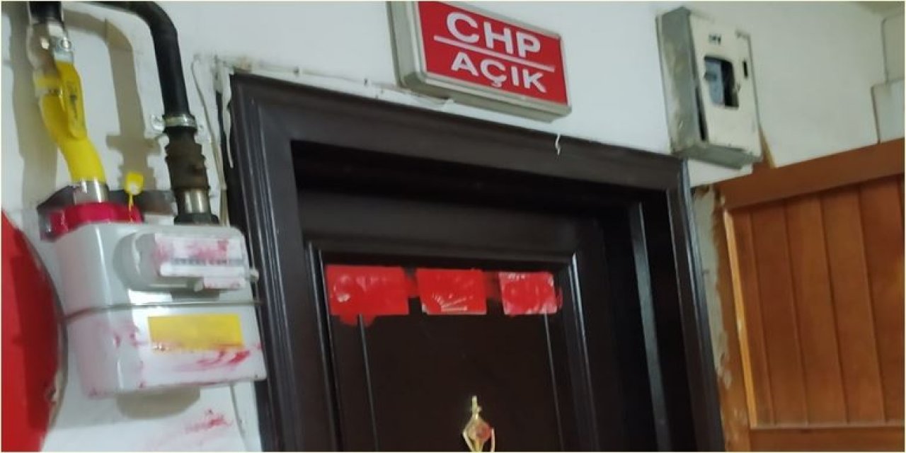 CHP Çorum İskilip ilçe binasına "boyalı" saldırı!
