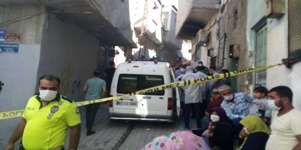 Eşinin  ve çocuklarının  terk ettiği yalnız yaşayan  Necmettin U. kendini astı