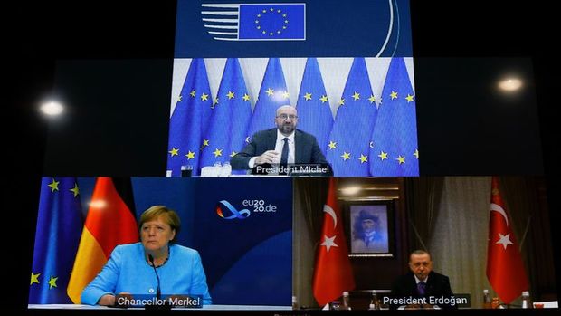 Erdoğan ve Merkel video konferans görüşmesinde bir araya geldi