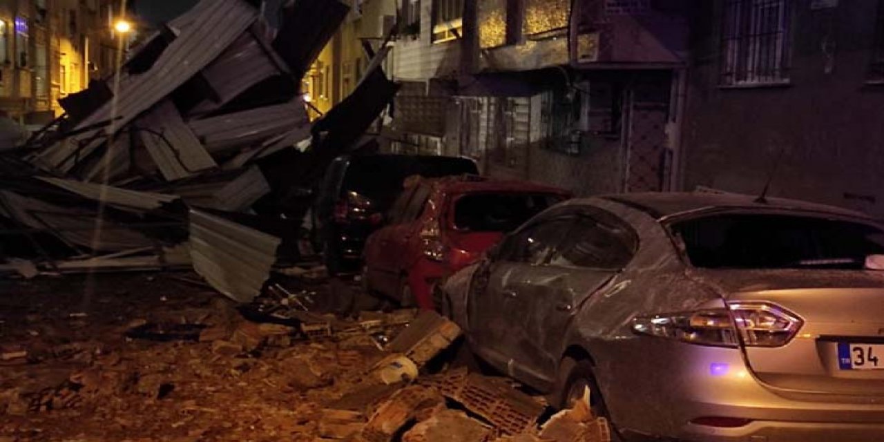 Çatılar uçtu.... Balkonlar çöktü... Elektrik kabloları patladı... İstanbul'u fırtına vurdu!