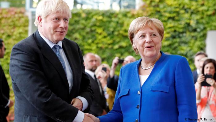 Boris Johnson ve Angela Merkel dünyada Covid-19 aşılarının adil dağıtılması için anlaştı
