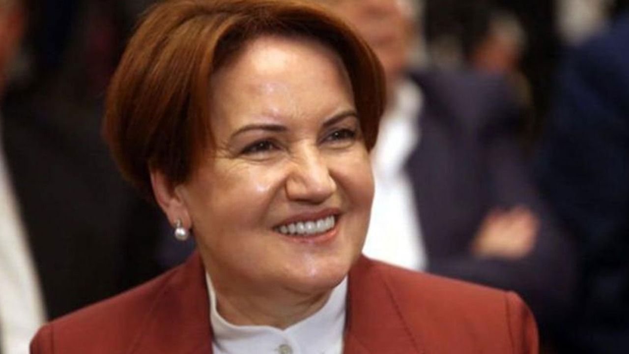 Meral Akşener, AKP'nin Bilecik kongresini anlatırken gülmekten konuşamadı