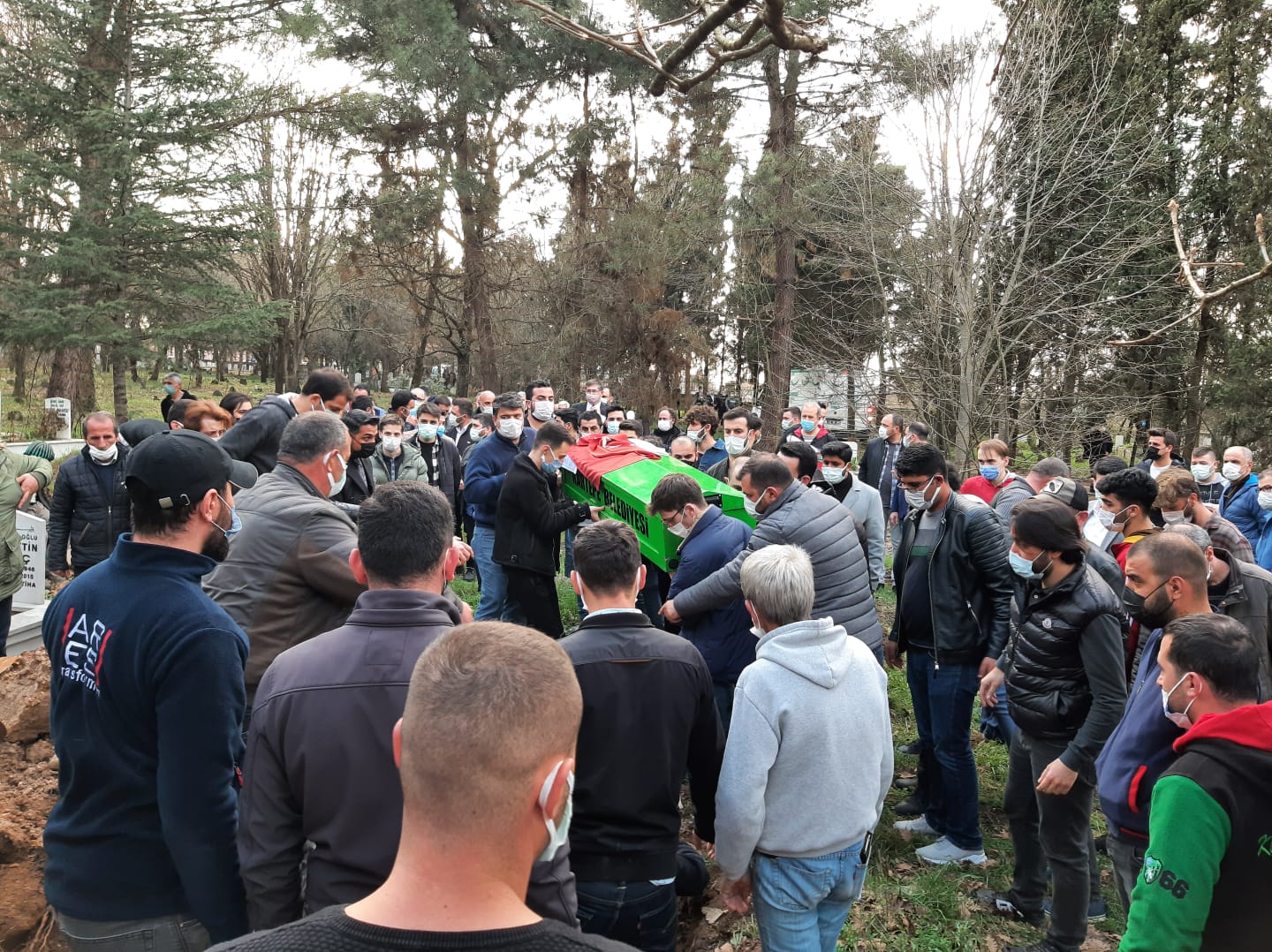 CHP'li Tugay Adak'ın cenazesinde CHP'li gençlerden tepki