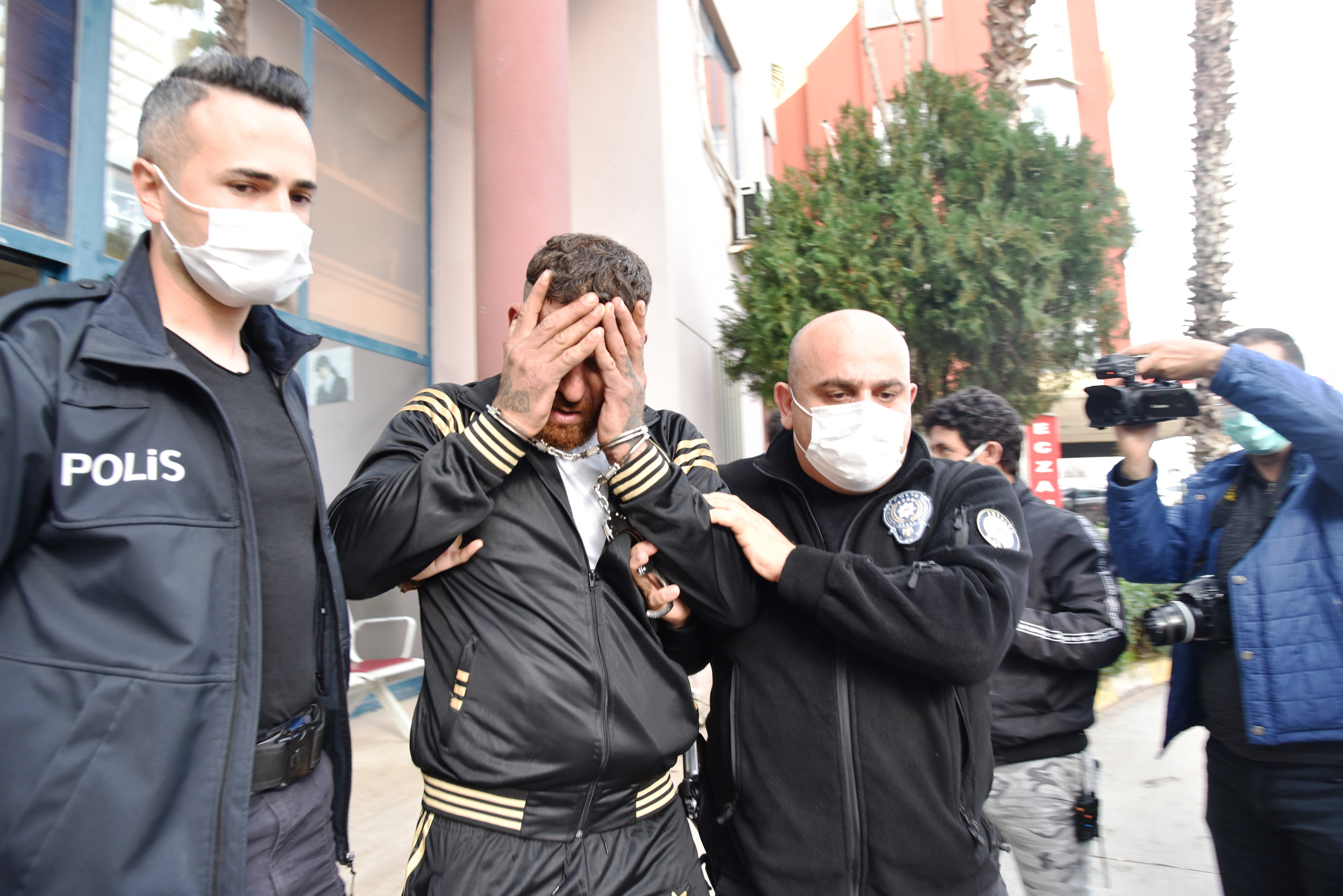 ‘Krize girdim’ yalanıyla gasp yapan sevgililer yakalandı