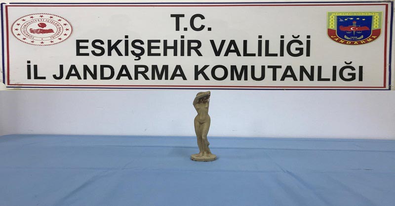 Eskişehir'de Roma dönemine ait heykel ele geçirildi