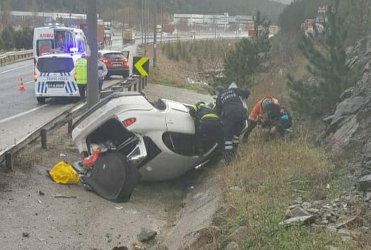 Bilecik'te otomobil takla attı: 2 yaralı