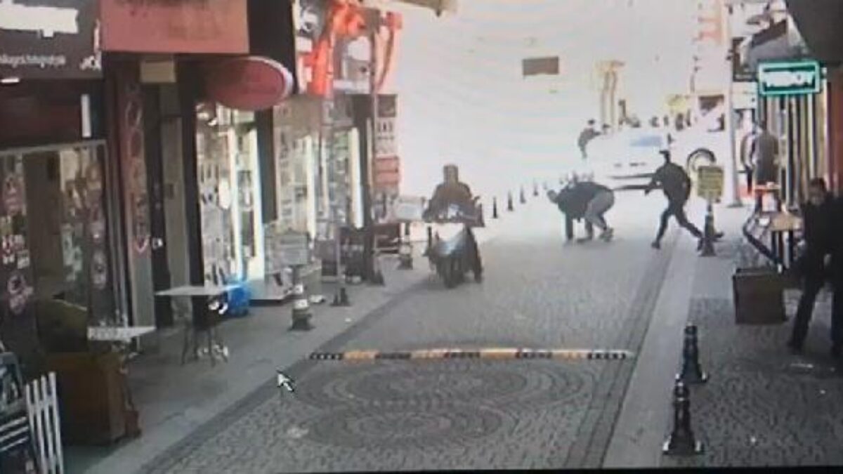 Ümraniye'de 3 kişinin yaralandığı silahlı beyzbol sopalı kavga kamerada