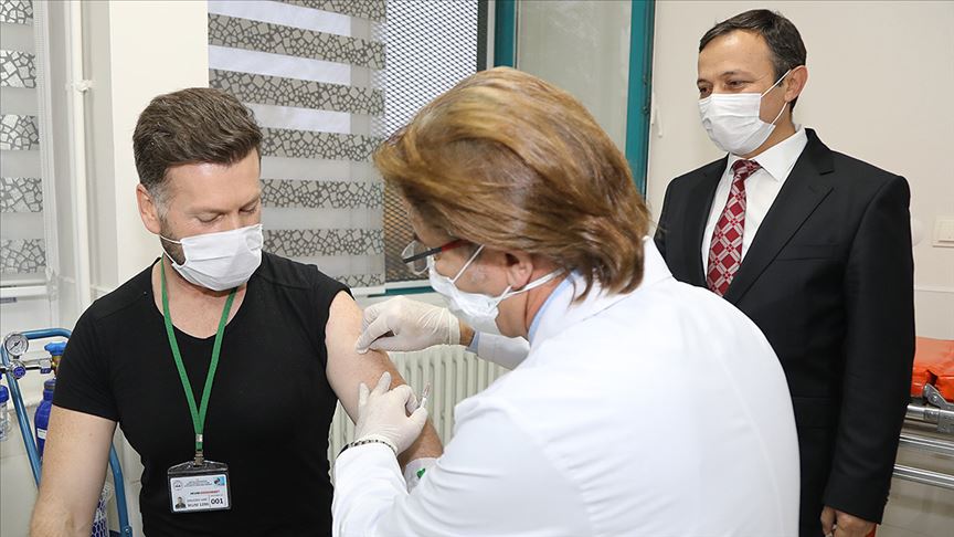 Yerli koronavirüs aşısının Faz- 2 çalışmalarında ilk doz, gönüllüye uygulandı