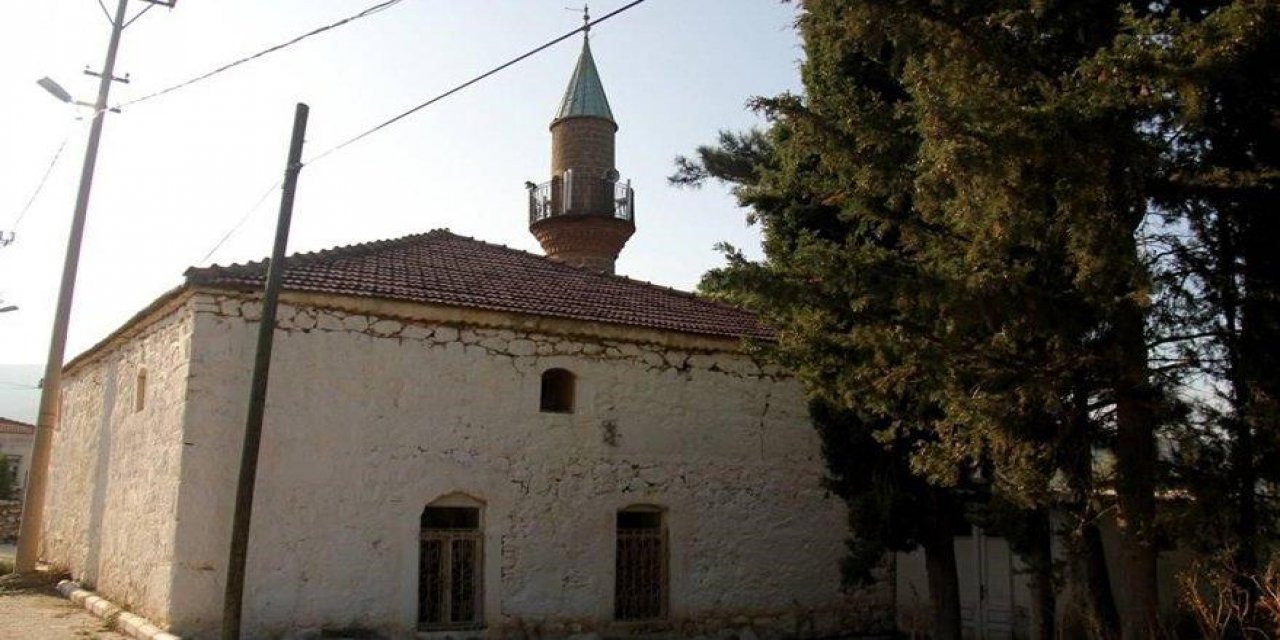 Diyanet ibadete kapattı! Çevre Bakanlığı yıkım kararı aldı! 190 yıllık tarihi camiyi kurtarmak için CHP mücadele veriyor...