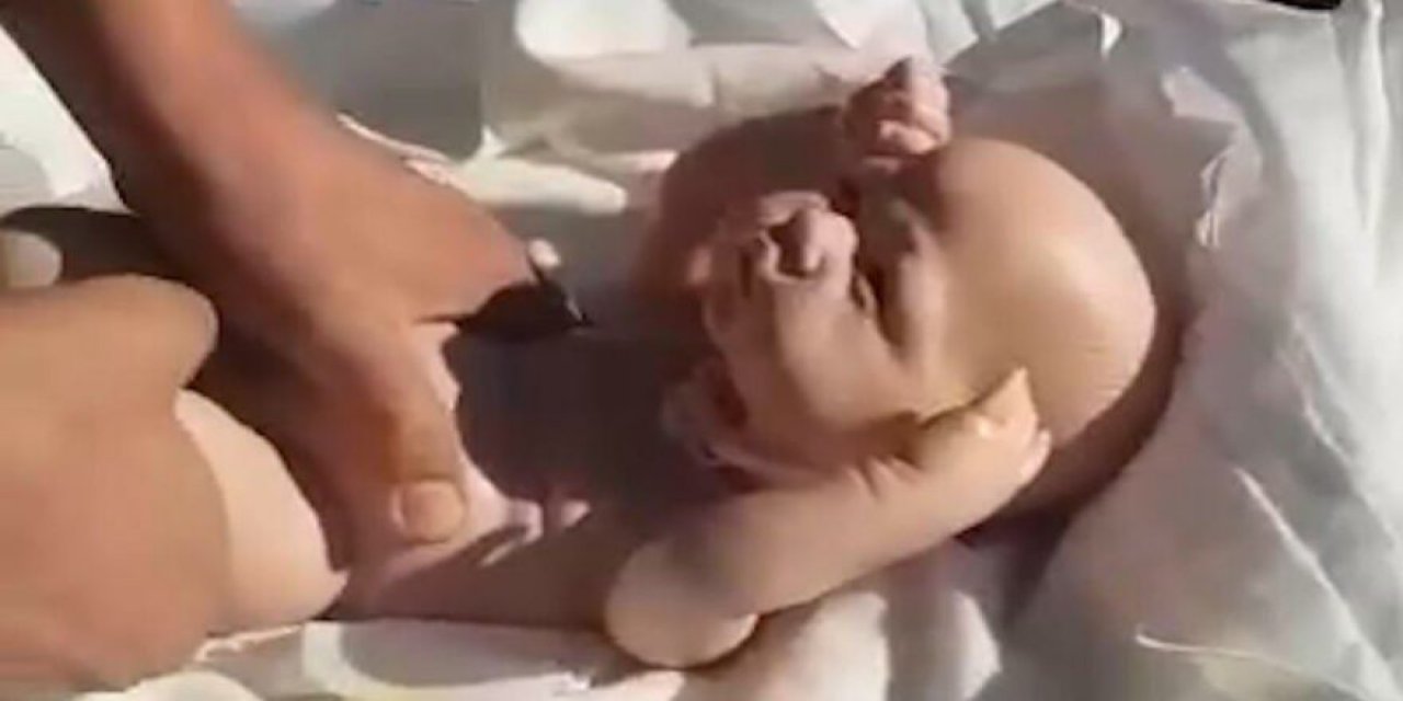 Akılalmaz olay! Çocukları ölü doğan aileye büyük şok! Cenazede kefenden bakın ne çıktı?