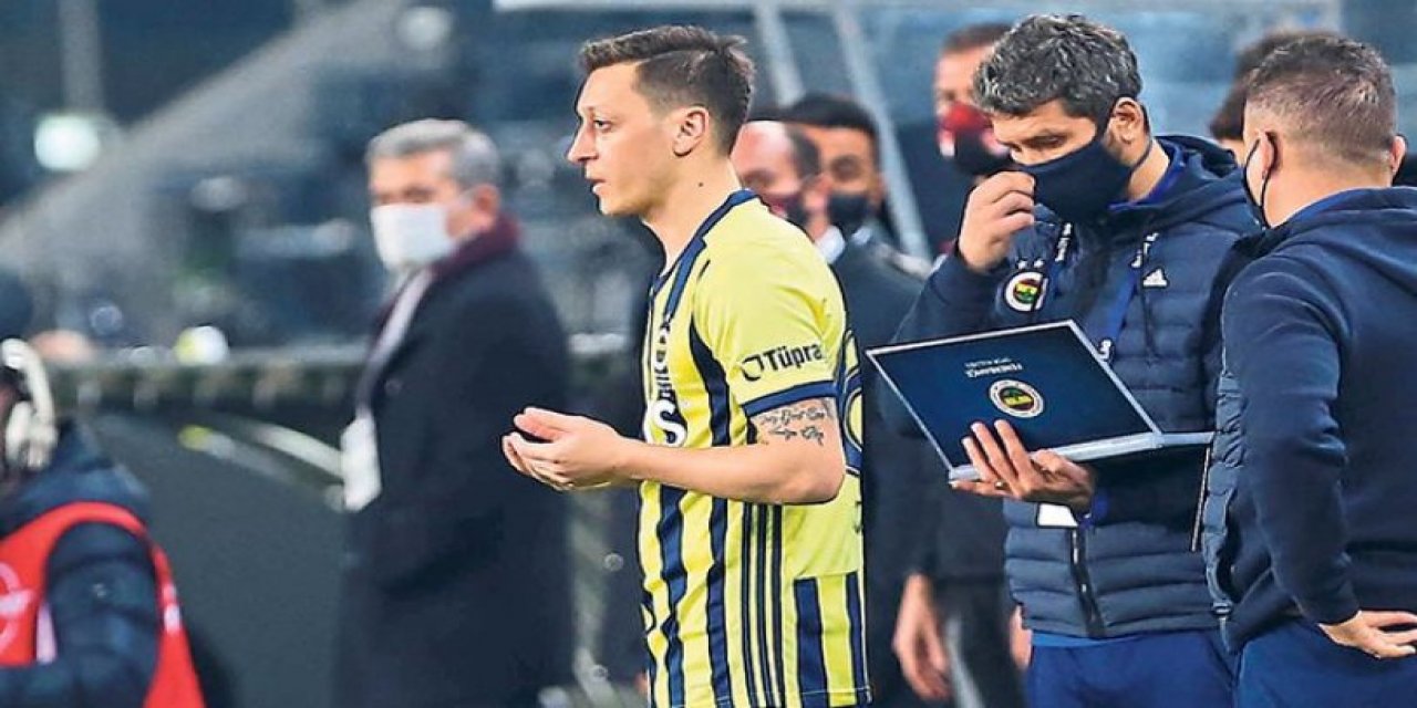 Futbolcu olarak mı geldi imam mı oldu? Fatih Altaylı'dan çok konuşulacak "Mesut Özil" yorumu!