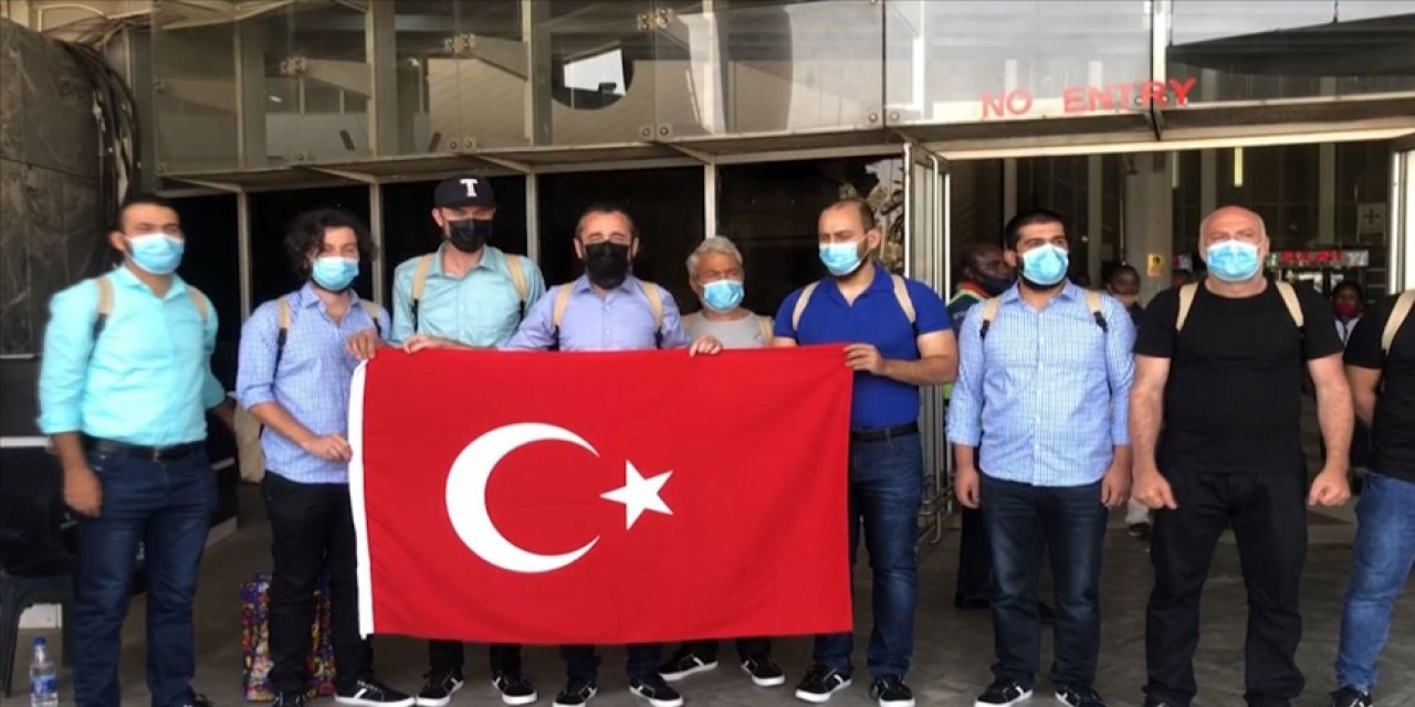 Nijerya'da serbest bırakılan Türk gemicilerin tamamı Türkiye'nin Abuja Büyükelçiliğine ulaştı!