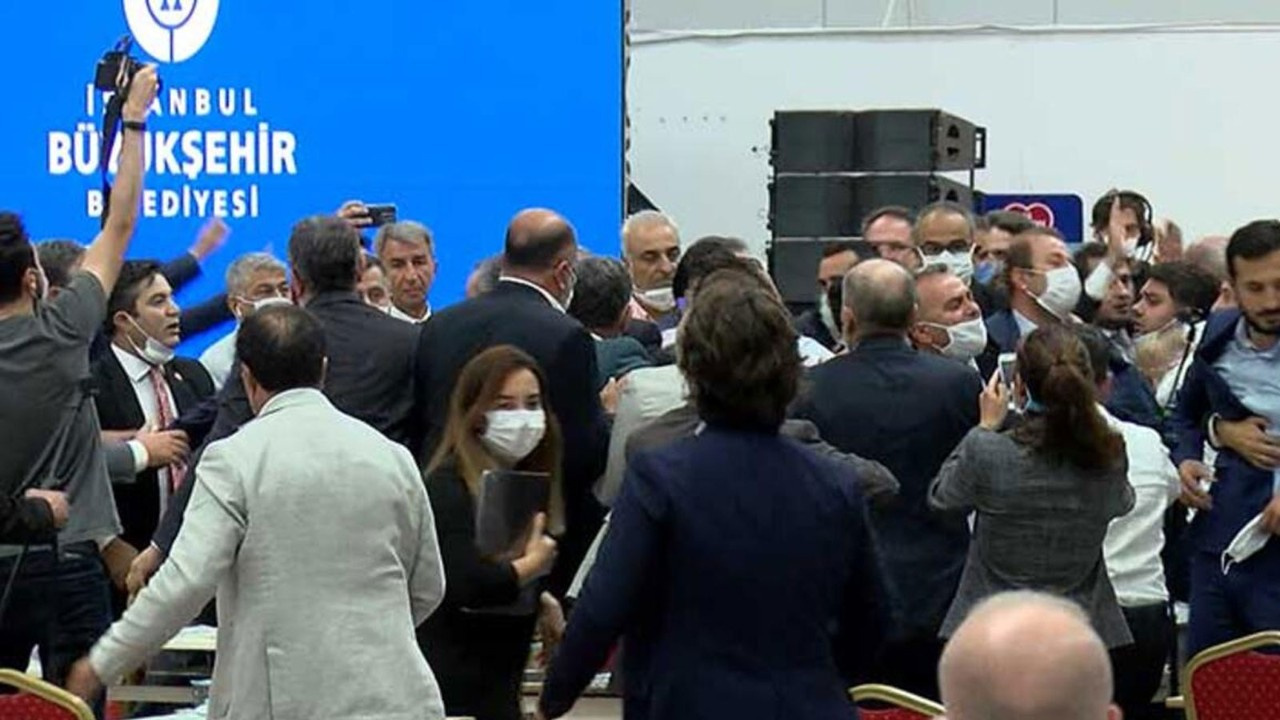 İstanbul’dan çok siyaset konuşuldu; İBB Meclisi'nde arbede yaşandı!