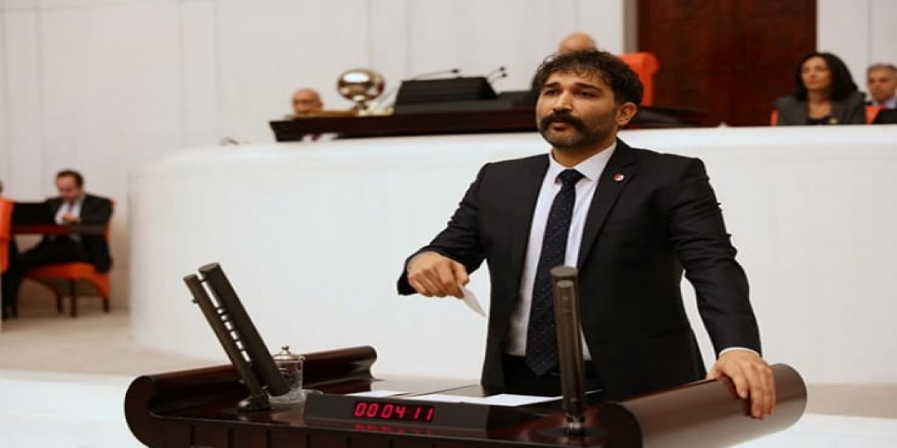Milletvekili Barış Atay'a saldıranlardan, yaklanan 3 kişi çıkarıldıkları Sulh Ceza Hakimliği'nce tutuklandı.