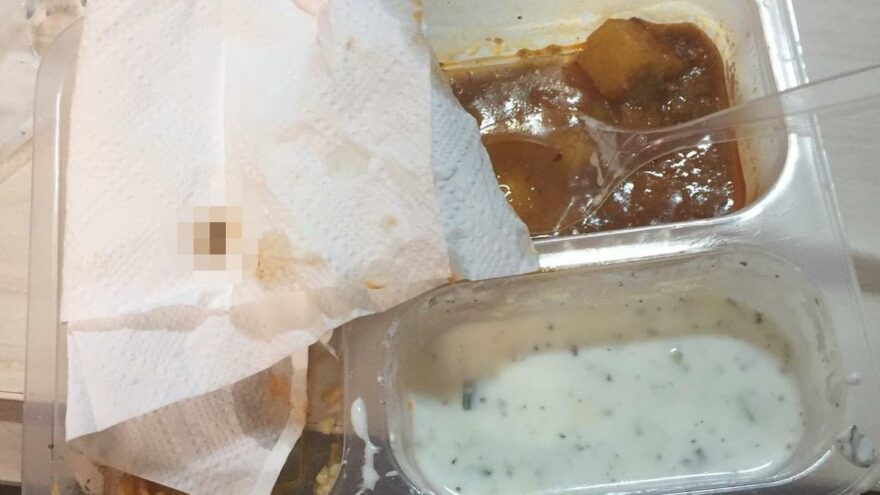 Sağlıkçılara verilen yemekten çıktı! Hastanede mide bulandıran görüntüler!