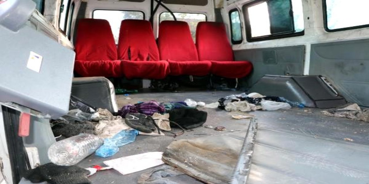 72 kaçak göçmenin yakalandığı minibüste koltukları sökmüşler