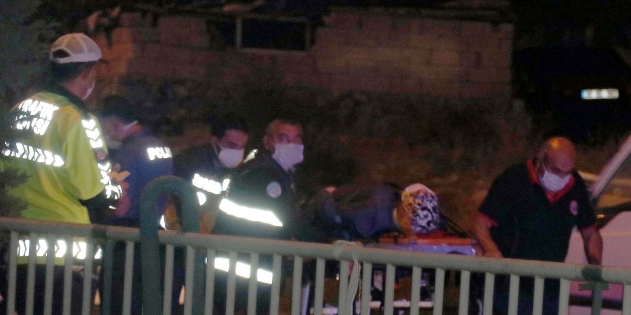 Kayseri'de otomobil kanala devrildi: 2 yaralı