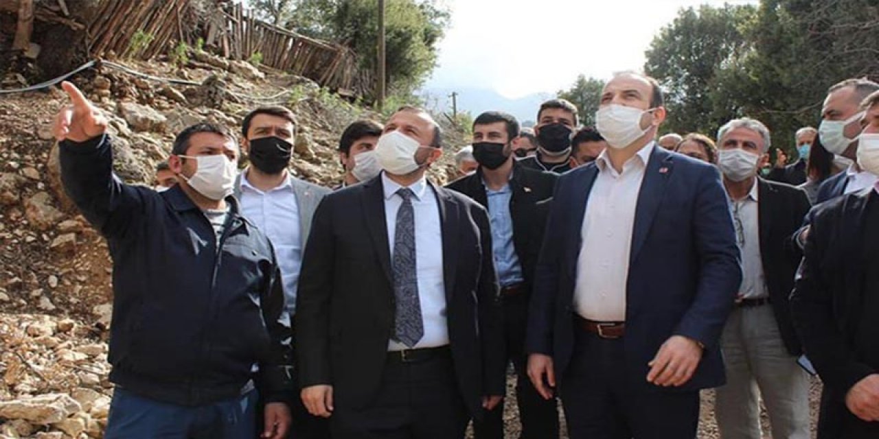 AKP... MHP... CHP... İYİ Parti...  Ağaç katliamına "dur" demek için bir araya geldiler... Nöbet tutan köylülere destek!