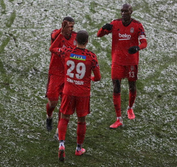Cenk Tosun 2 golle döndü... Beşiktaş galibiyet aldı