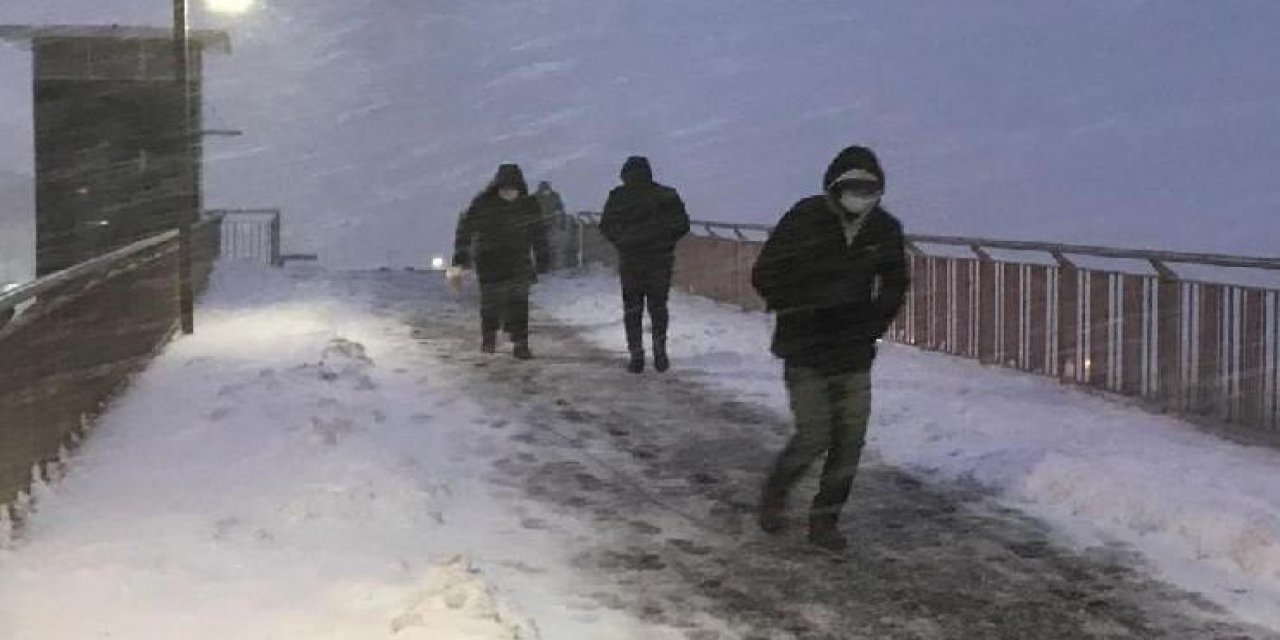 Kar İstanbul'u esir aldı!