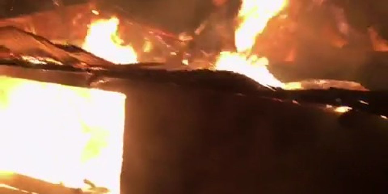 Yusufeli'nde bir ev yandı