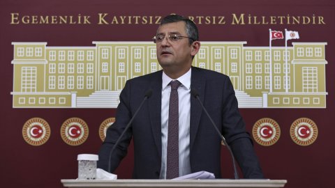 Özgür Özel 22 saniyelik basın toplantısı yaptı; Erdoğan' ın 'Terbiyesiz herif' sözlerine yanıt verdi!