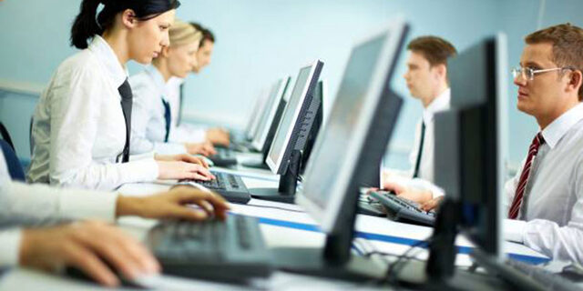 Uzun süre masa başında çalışanlar dikkat! Uzmanlar uyarıyor...