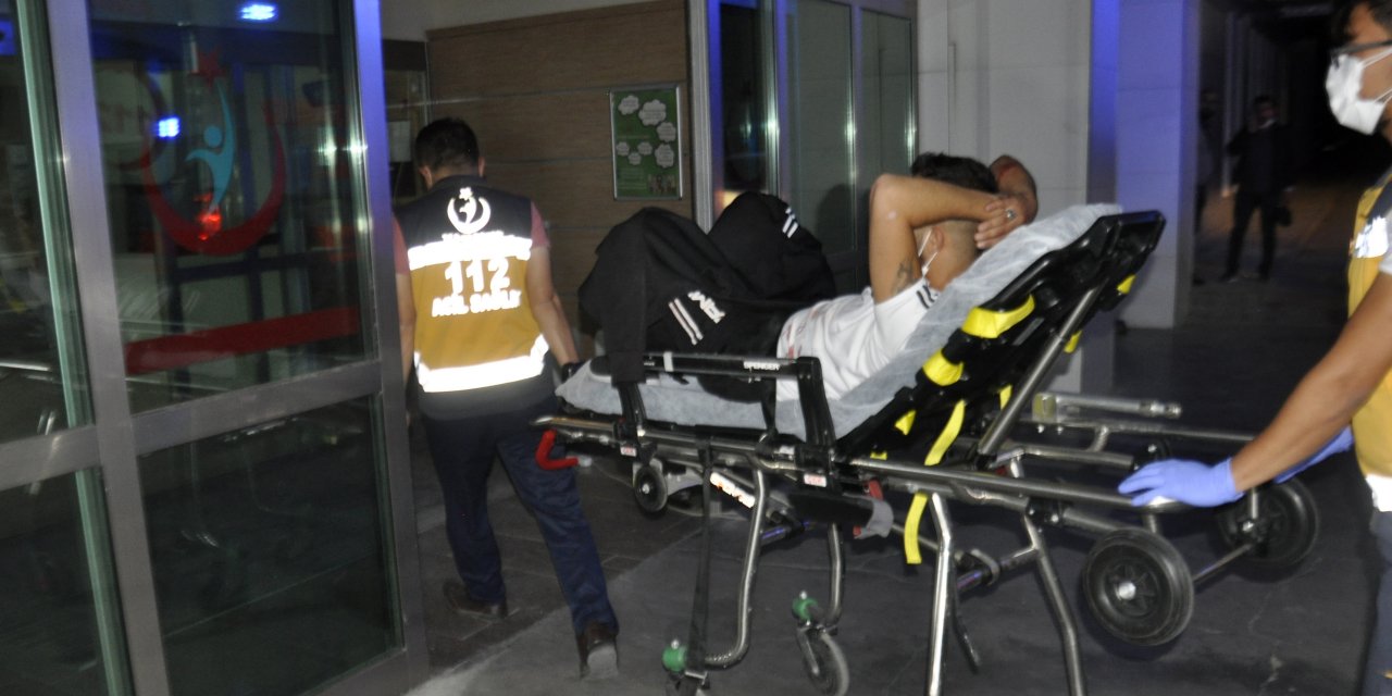 Karaman'da 3 kişinin yaralandığı silahlı saldırı anı güvenlik kamerasına yansıdı