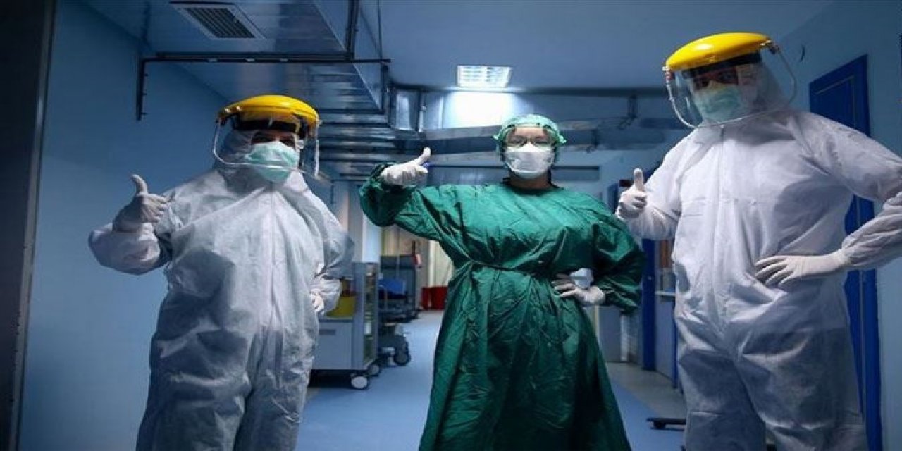 Basın açıklaması yapan sağlıkçılara "sosyal mesafe" cezası! “Kanunlar bizim için mi işliyor? Onların işine geldiğinde kanun var, işine gelmediğinde kanundan muaflar”