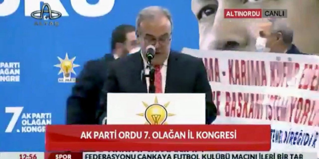 Bir anda sahneye fırladı ve o pankartı açtı!  İl başkanı konuşmasına devam etti bu kez Divan Kurulu'ndan uyarı geldi!  "Sayın Cumhurbaşkanımıza seni şikayet ettirtme" AKP kongresinde ortalık karıştı!