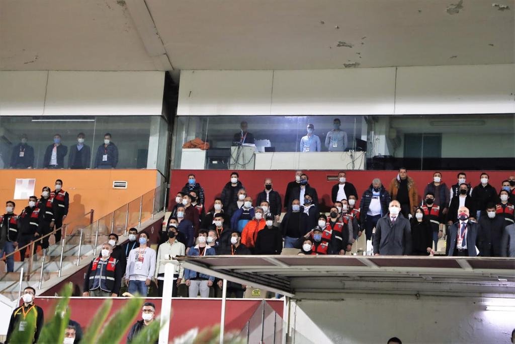 Stada girmek AKP'li milletvekillerine serbest CHP'li milletvekillerine yasak!