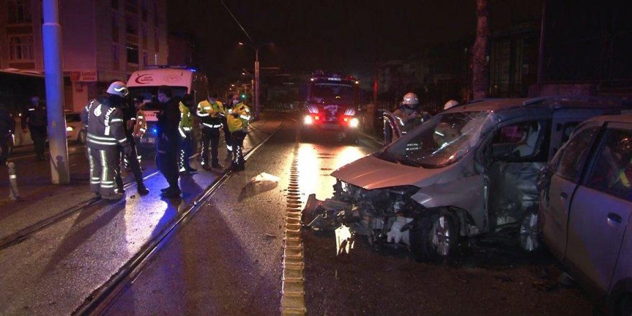 Tramvay yolunda feci kaza: 1’i ağır 5 yaralı