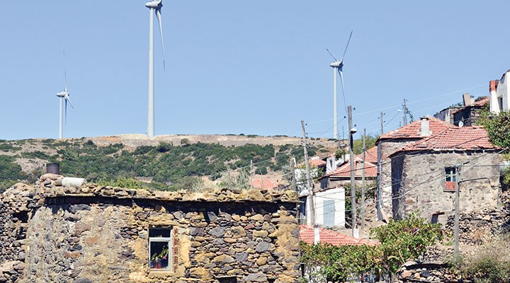 En fazla enerji üreten ilçede yaşayan yurttaşlar tepkili: “2021 yılında bizi karanlığa hapsettiler”