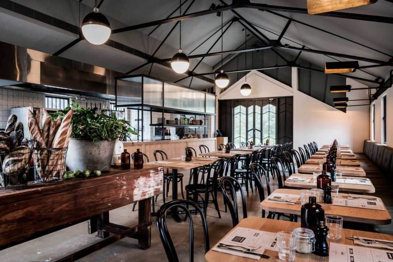 Restoran ve kafe sahipleri merakla bekliyordu... Hürriyet yazarı restoran ve kafelerin kaça kadar açık olacağını yazdı