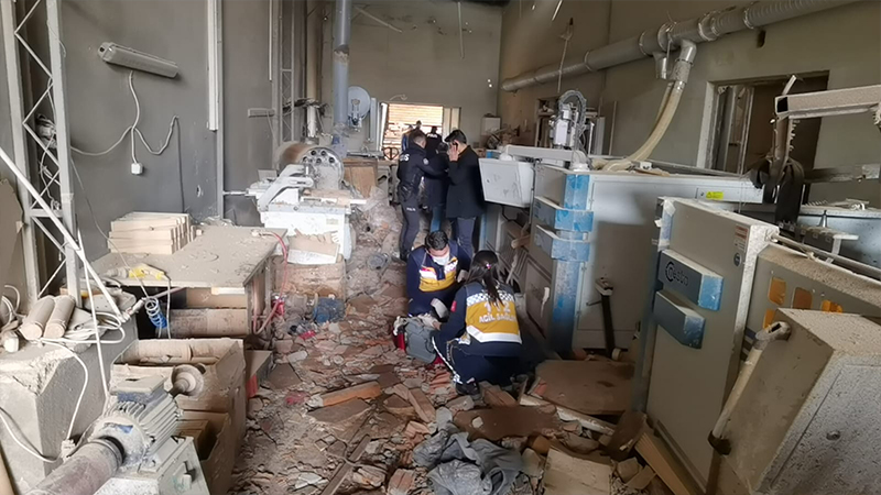 Bursa'da mobilya fabrikasında feci patlama