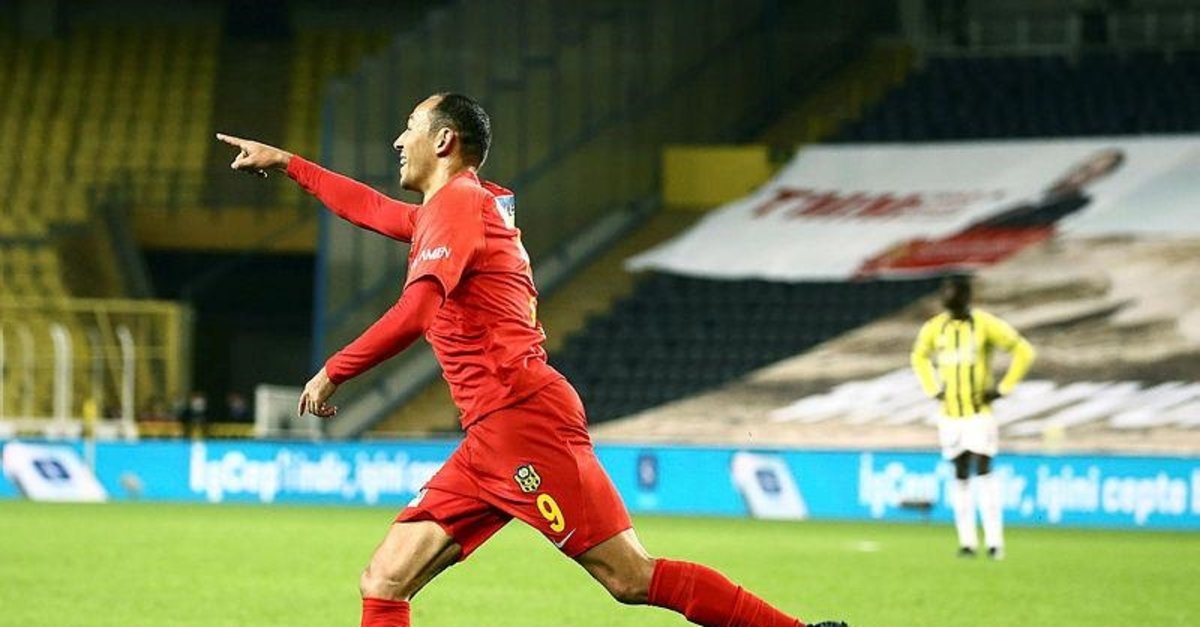 Oğuz Çetin'e ulaşmıştı...504'üncü maçına çıkıp Oğuz Çetin'i egale etti... Süper Lig’de yeni rekor!
