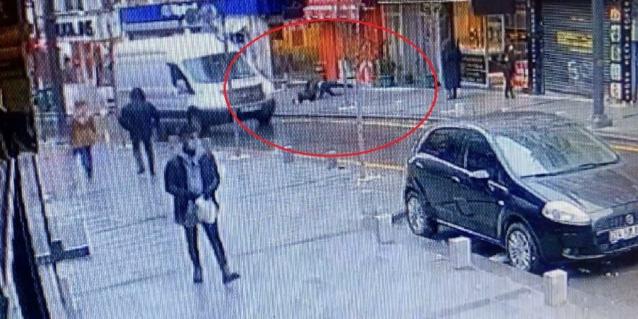 İstanbul'un göbeğinde akılalmaz olay! Otel penceresinden atladı, yoldan geçen vatandaşın üzerine düştü!
