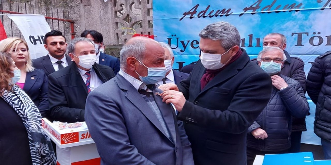 CHP'den Ankara çıkarması! 465 yeni üye: Rozetleri Oğuz Kaan Salıcı taktı