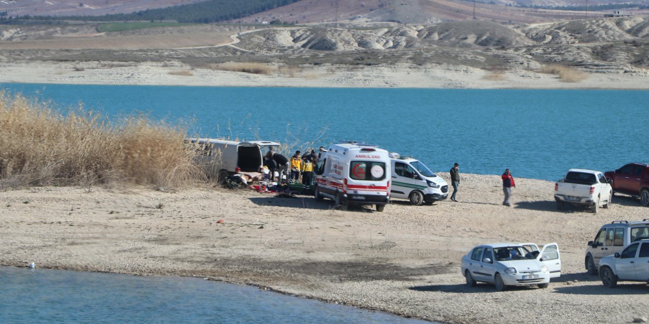Şanlıurfa'da bir minibüste bir ailenin cansız bedenlerine ulaşıldı