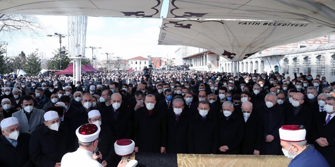 Siyasilerin katıldığı cenaze törenlerine tepki! "Sizin acınız benim acımdan daha değerli değil"