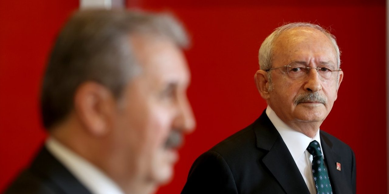 Yeni Şafak yazarından bomba "Destici" iddiası! "Kılıçdaroğlu’na yeni anayasa için destek aramak üzere gitmiş"