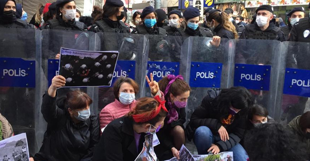 '8 Mart sergisine' polis engeli... Polis kalkanının önüne oturdular