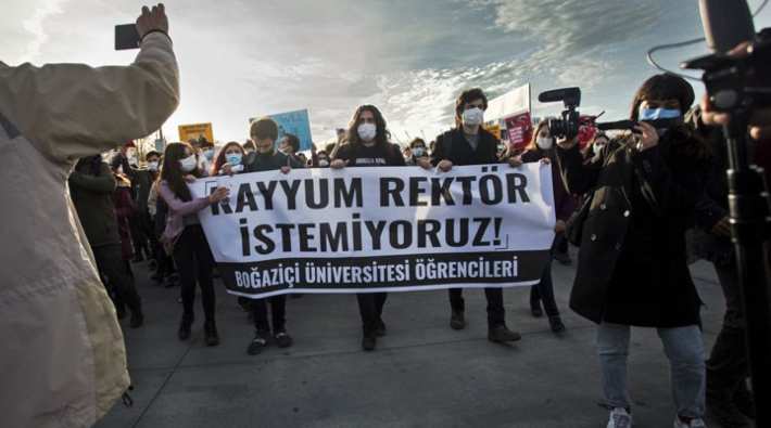 Boğaziçi eylemleri nedeniyle bildiri dağıttılar... Ev hapsine mahkum oldular!
