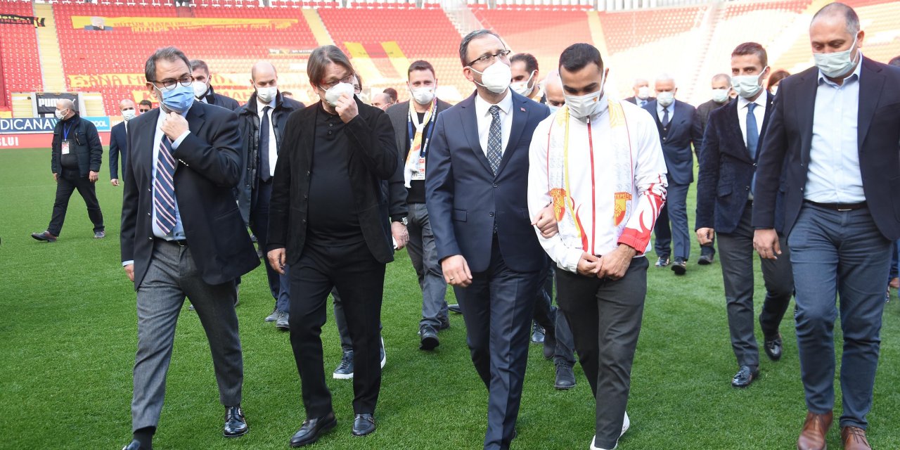 SÜRPRİZ YAPTI  Göztepe Gürsel Aksel Stadı'na görkemli açılış