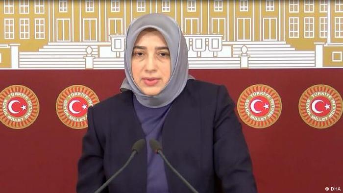'Ahlaklı kadın, onurlu kadın' açıklaması yapmıştı... Söylemleri nedeniyle kadınlardan sert tepkiler alan Özlem Zengin: Hayatım kadınların haklarını savunarak geçti