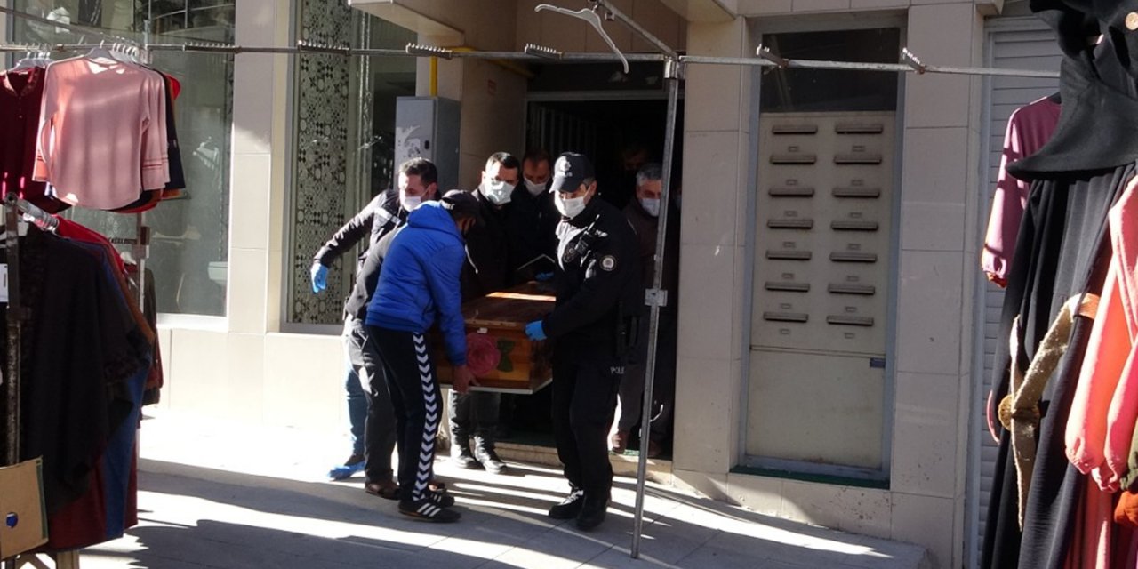 Çıkan yangın yaşlı çiftin hayatına mal oldu!